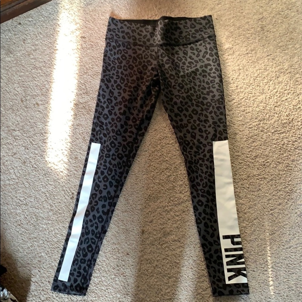 Pink yoga pants... Leggings